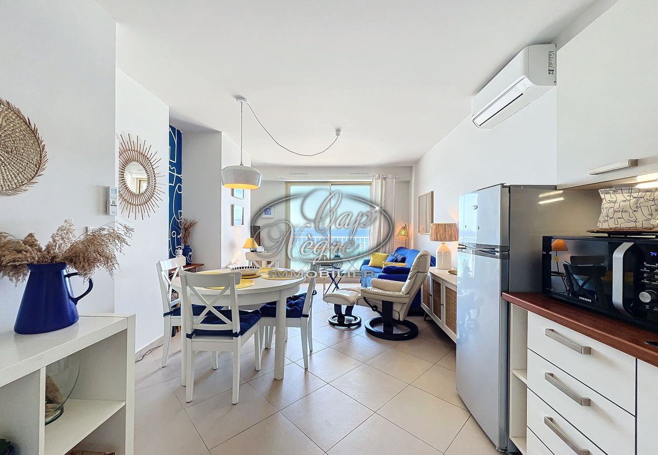 Ferienwohnung in Le Lavandou - Appartement vue mer avec accés direct à la plage de Cavalière