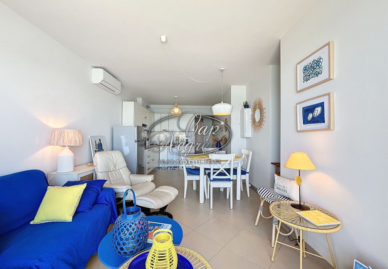 Ferienwohnung in Le Lavandou - Appartement vue mer avec accés direct à la plage de Cavalière