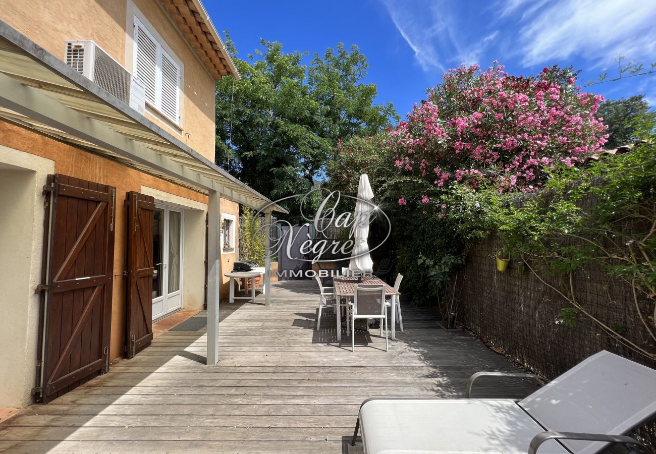 Ferienwohnung in Rayol-Canadel-sur-Mer - Appartement plain-pied avec terrasse proche de la plage du Canadel