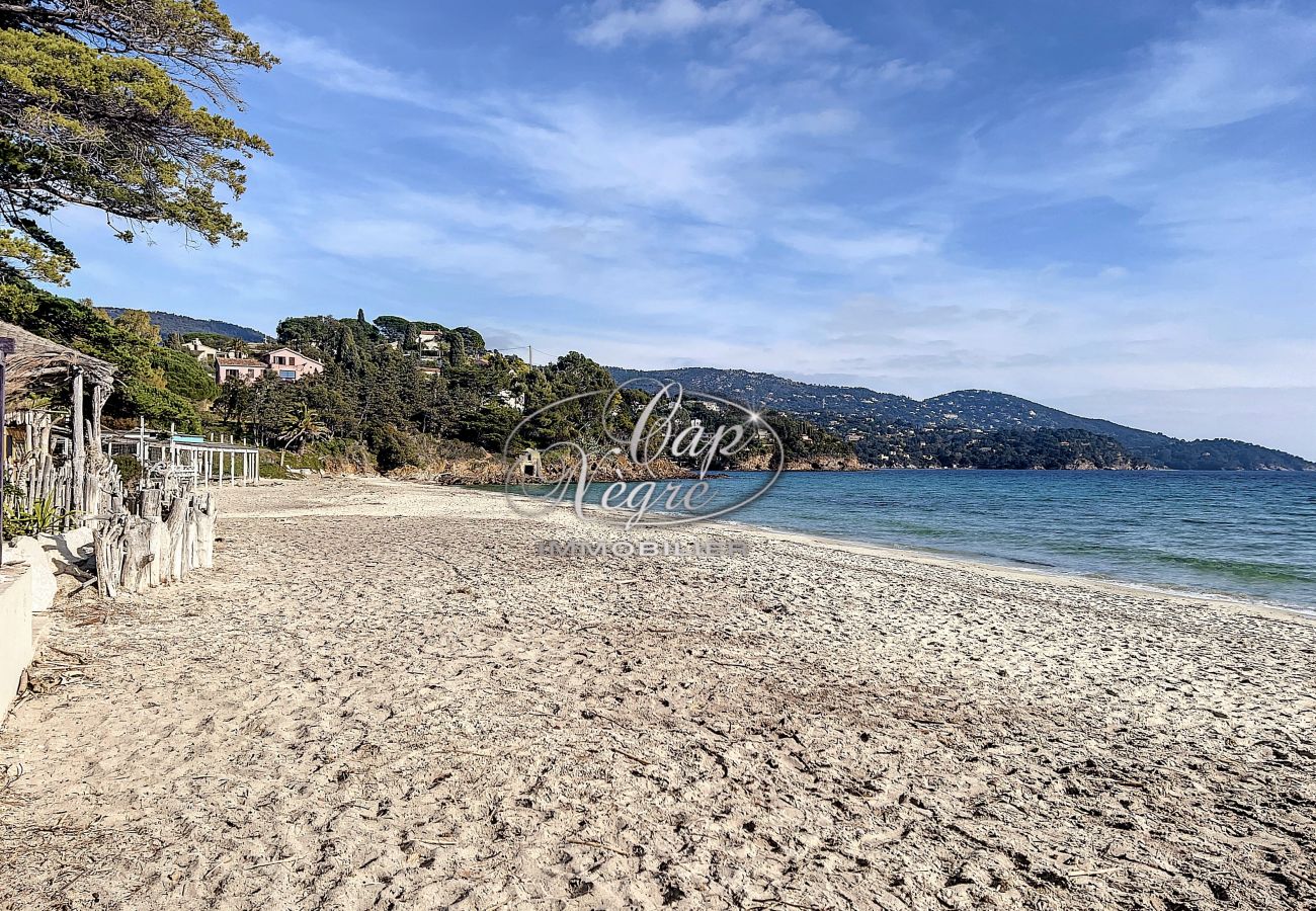 Ferienwohnung in Le Lavandou - Appartement vue mer résidence Pierre et Vacances à Pramousquier