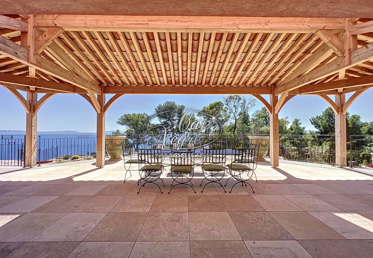 Villa in Le Lavandou - Propriété de prestige avec piscine et vue panoramique sur la mer au Cap Nègre 