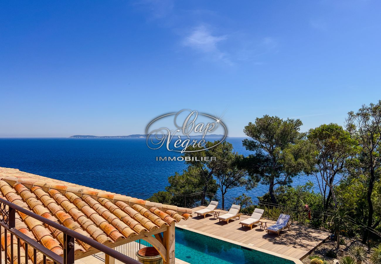 Villa in Le Lavandou - Propriété de prestige avec piscine et vue panoramique sur la mer au Cap Nègre 