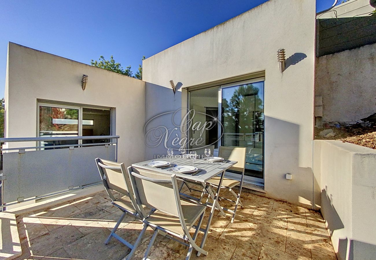 Ferienwohnung in Le Lavandou - Appartement moderne pour 4 personnes proche de la plage de Cavalière au Lavandou