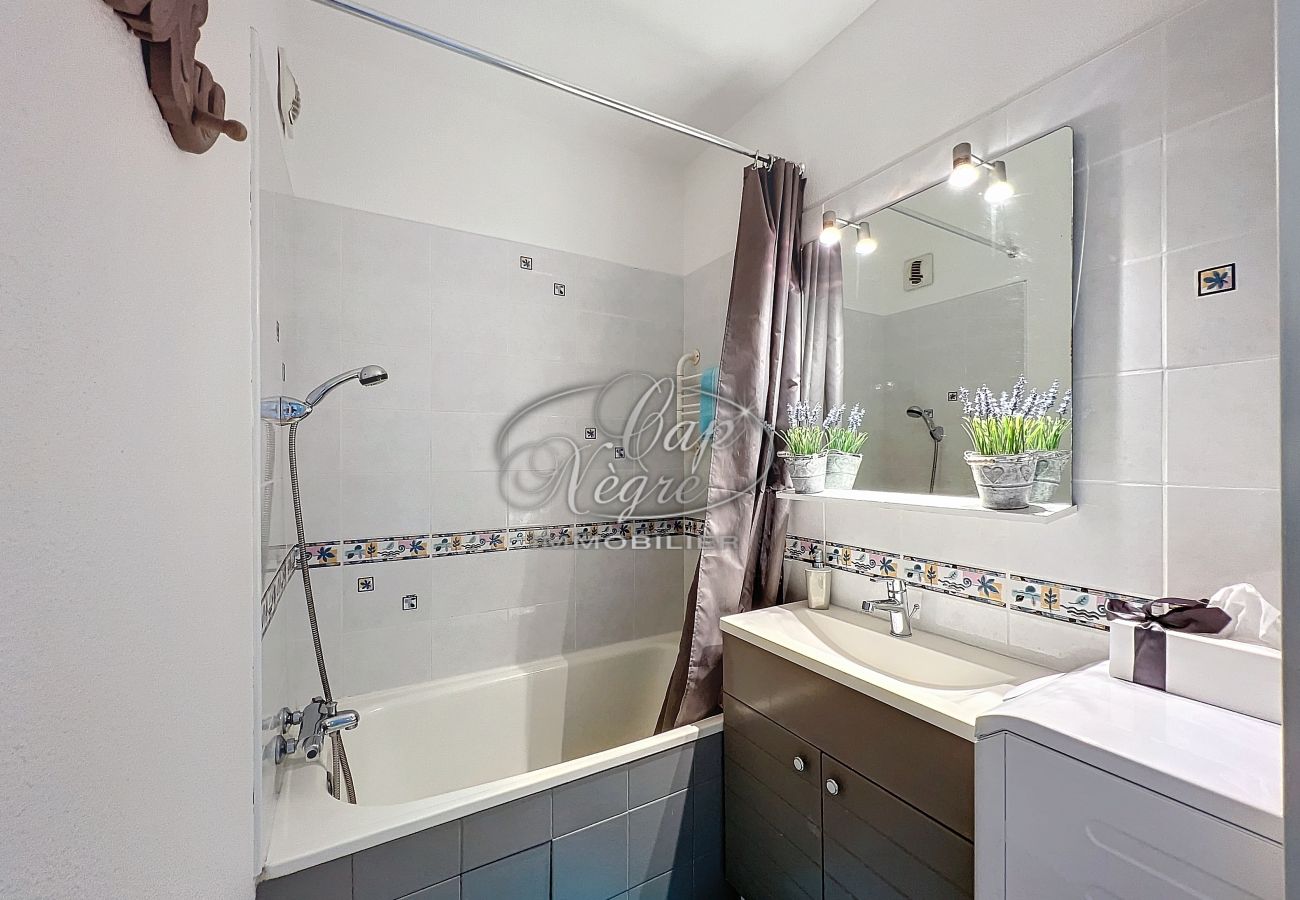 Apartment in Rayol-Canadel-sur-Mer - 027
