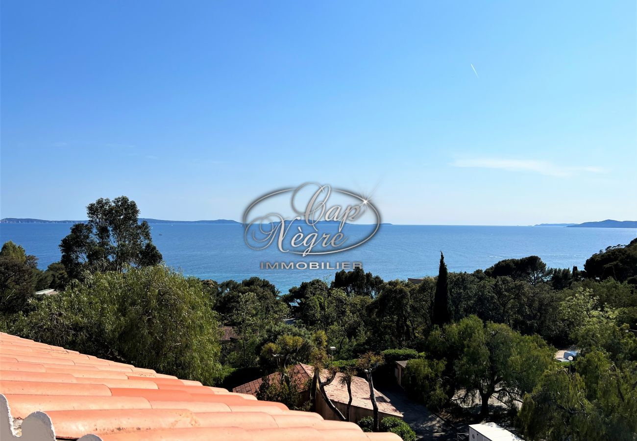 Apartment in Rayol-Canadel-sur-Mer - Apartment with terrace and sea view near Rayol Beach