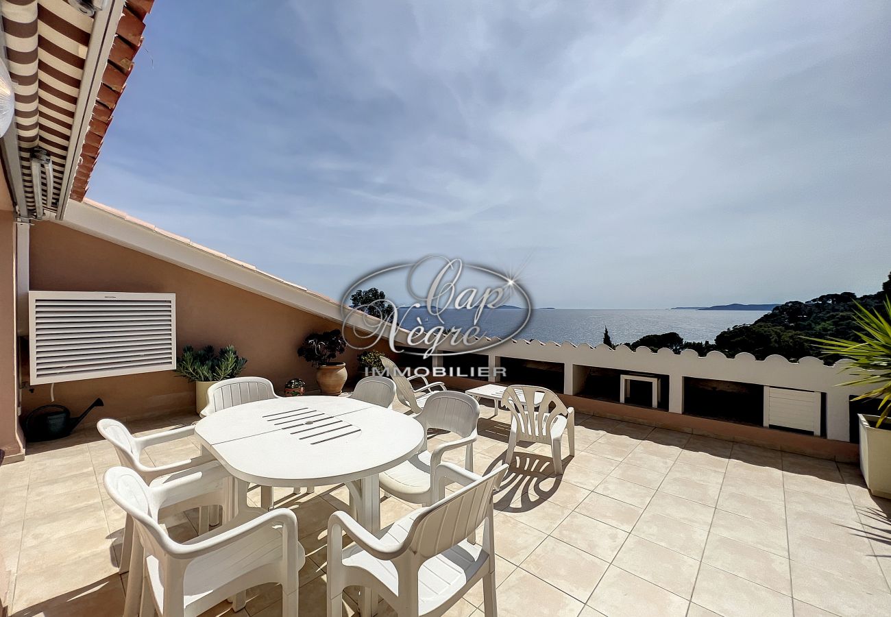 Apartment terrace with a sea view in Rayol-Canadel