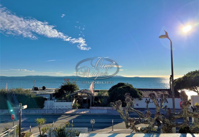 Apartment in Le Lavandou - REF 58 - DUPLEX FLAT FOR 4 PEOPLE ON THE SEA FRONT IN CAVALIERE