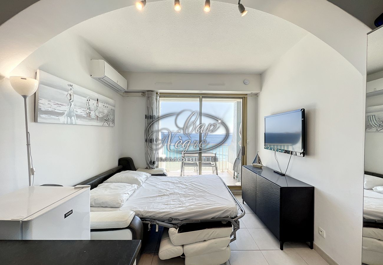 Studio in Le Lavandou - Studio with sea view and direct access to Cavalière Beach