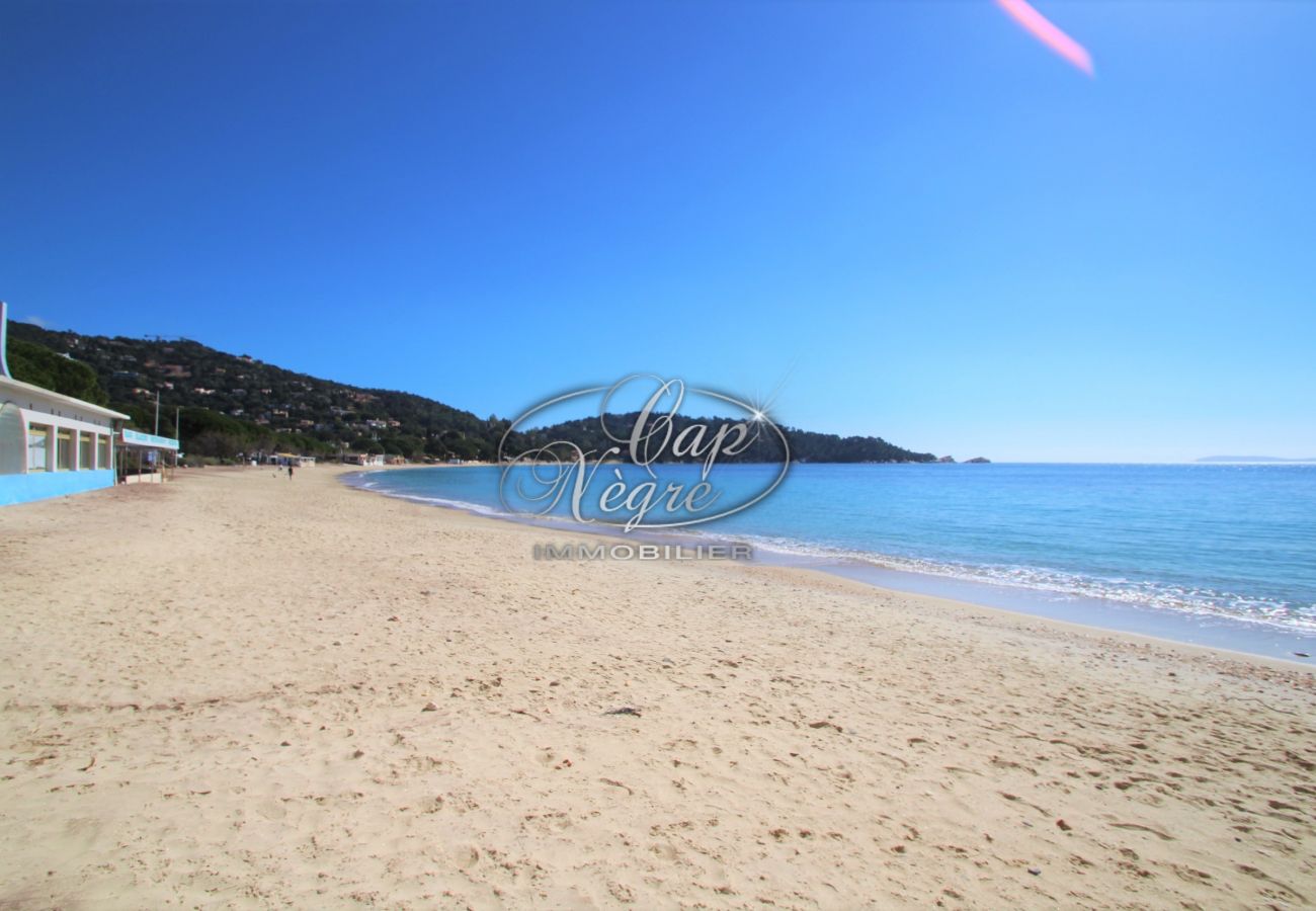 Studio in Le Lavandou - Studio with sea view and direct access to Cavalière Beach