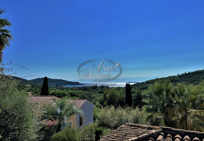 Townhouse in Le Lavandou - REF 152 - AIR-CONDITIONED HOUSE T5 WITH HEATED SWIMMING POOL AND SEA VIEW FOR 8 PERSONS IN CAVALIÈRE