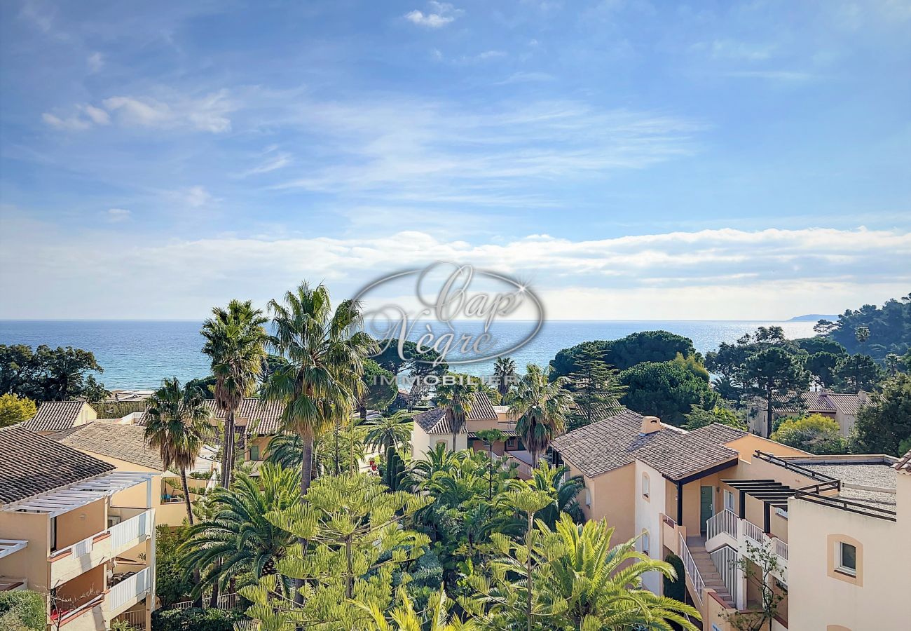 Sea view from an apartment located in Pramousquier