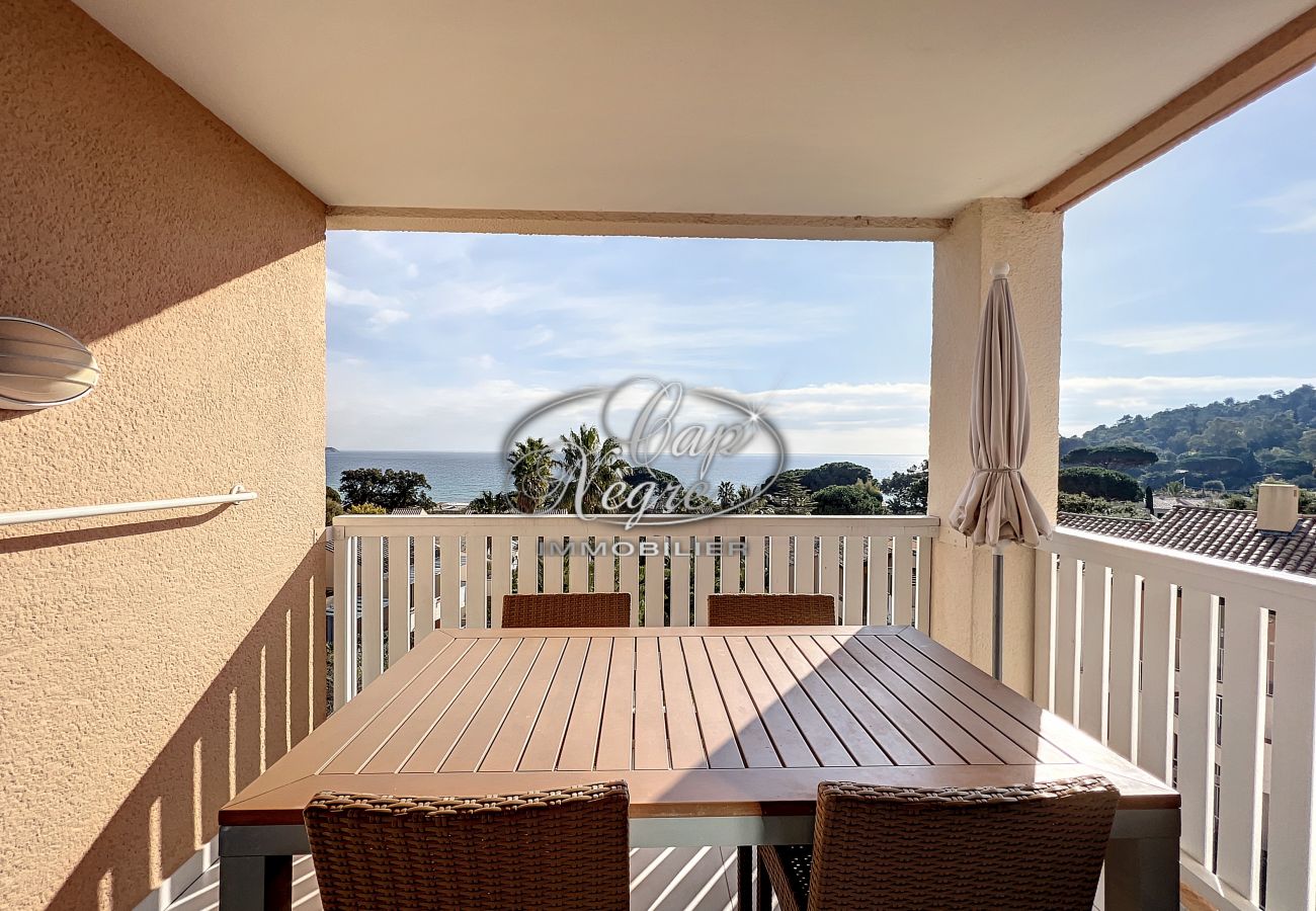 Apartment in Le Lavandou - Apartment with sea view in the Pierre & Vacances residence at Pramousquier