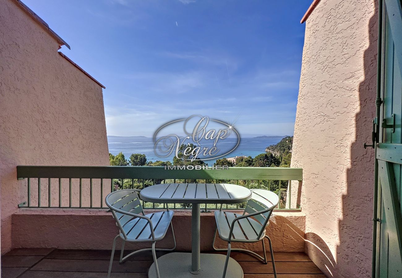 Balcony with sea view of an apartment in Rayol-Canadel