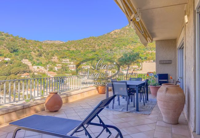 Apartment in Le Lavandou - REF 159 - DUPLEX APARTMENT T3 WITH AIR CONDITIONING FOR 4 PEOPLE WITH TERRACE AND SEA VIEW IN LA FOSSETTE