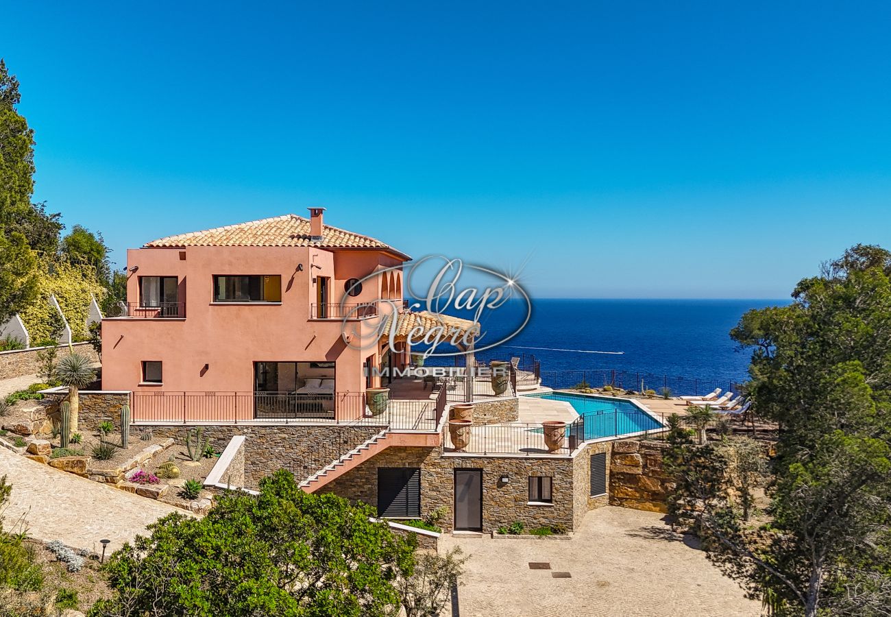 Villa in Le Lavandou - Prestigious property with a pool and panoramic sea view in Cap Nègre