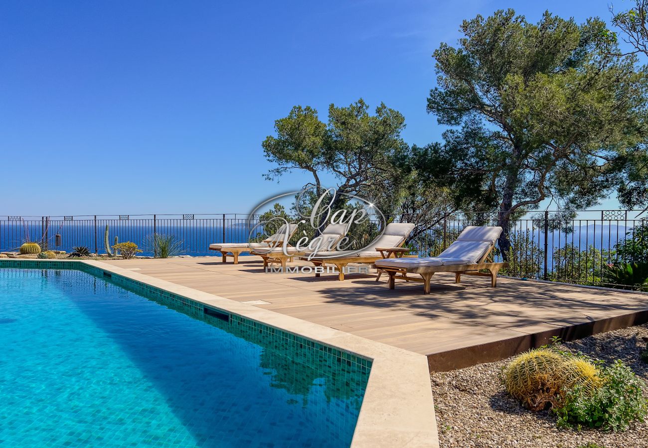 Villa in Le Lavandou - Prestigious property with a pool and panoramic sea view in Cap Nègre