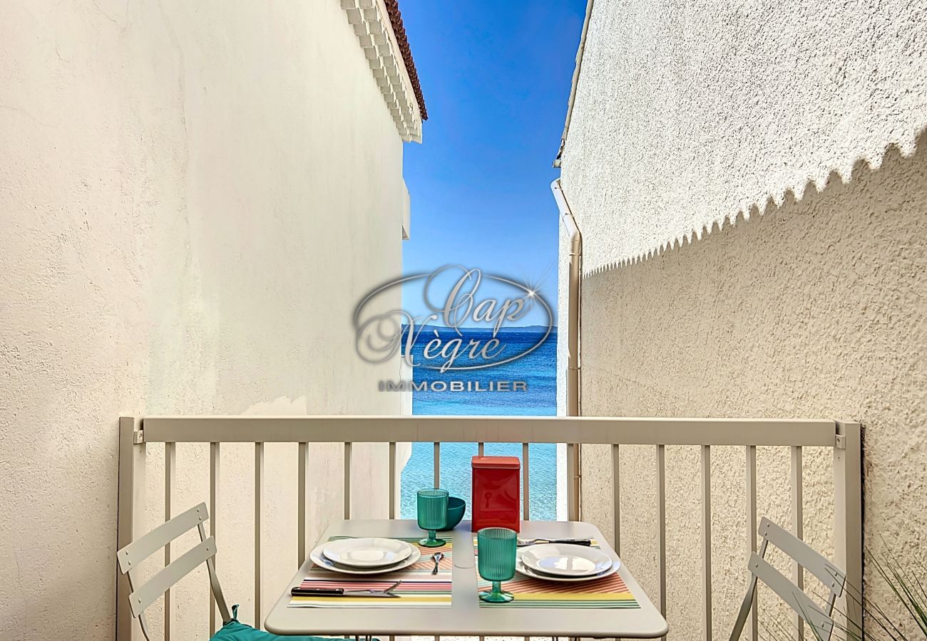 Sea view balcony of a seasonal rental in Cavalière