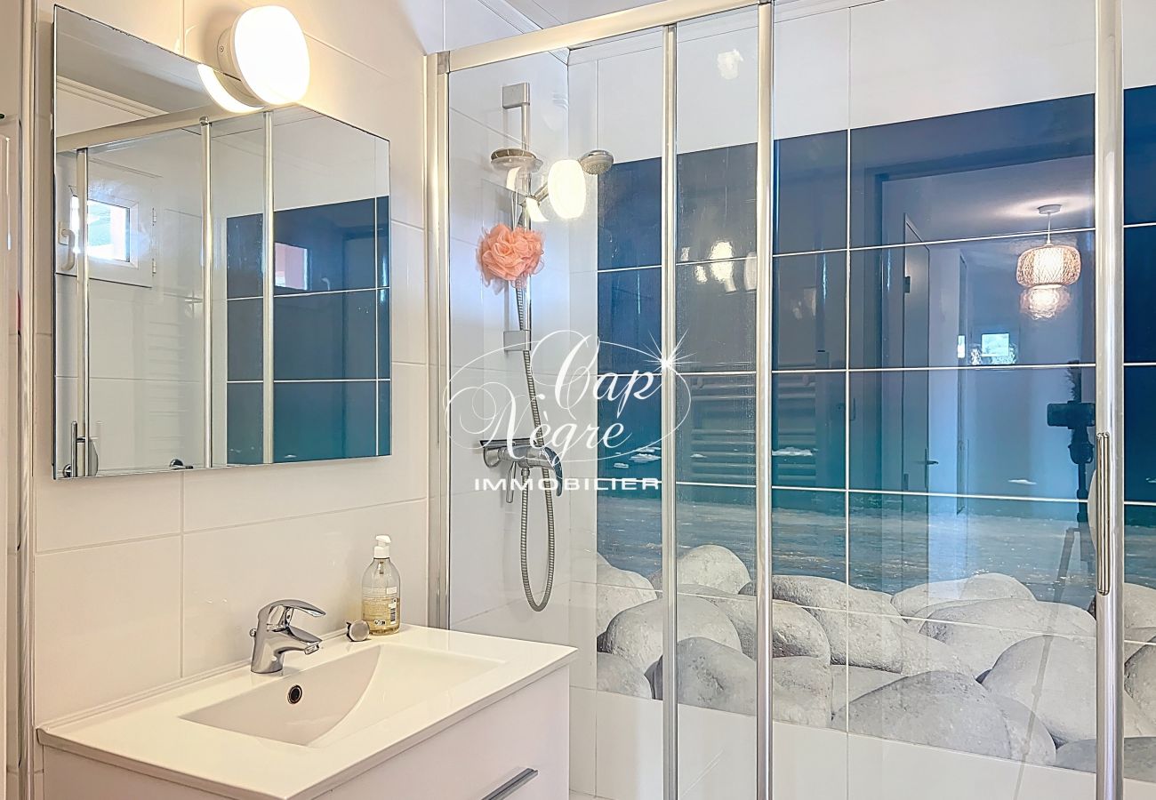 Apartment in Le Lavandou - 169