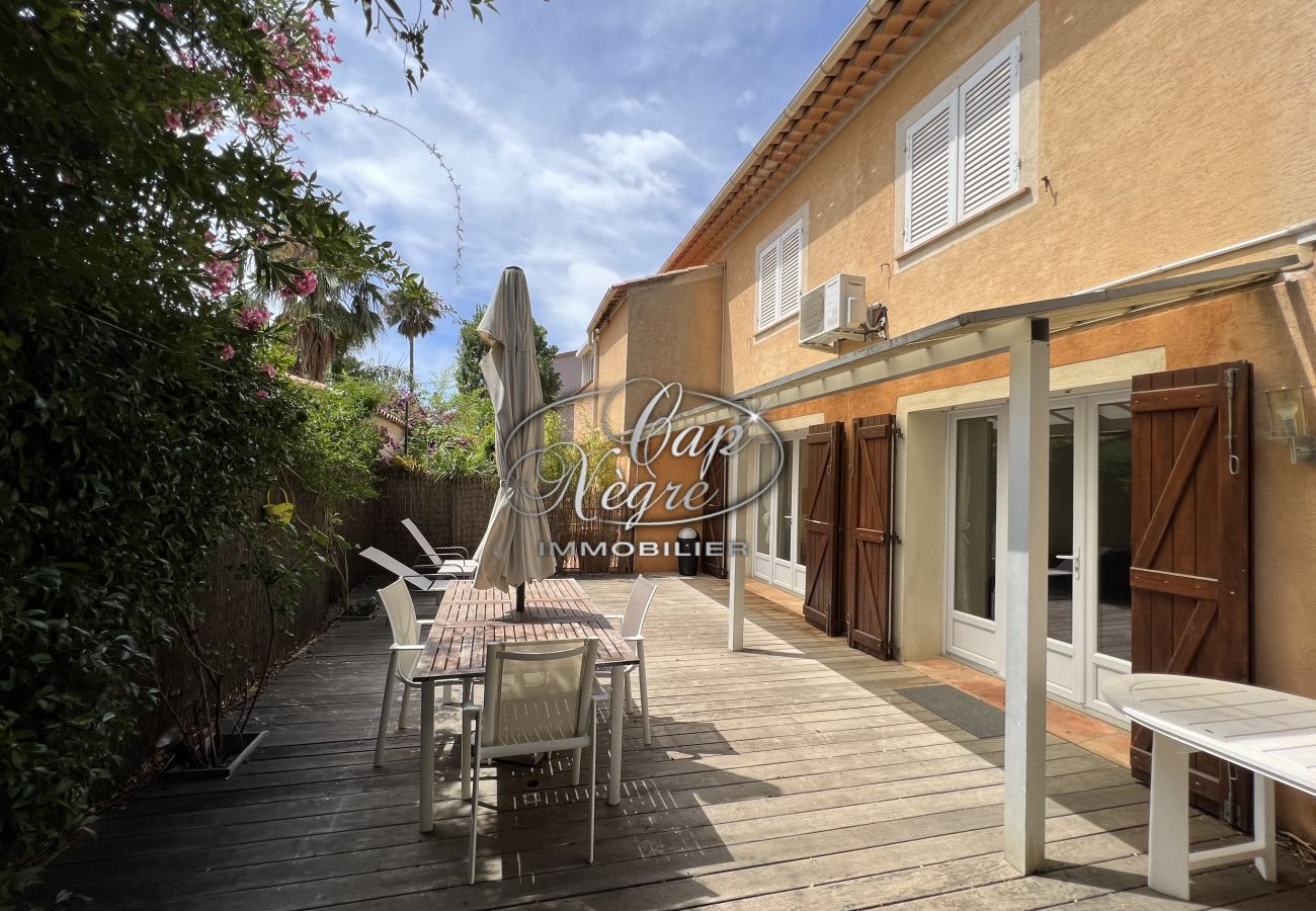 Appartamento a Rayol-Canadel-sur-Mer - Appartement plain-pied avec terrasse proche de la plage du Canadel