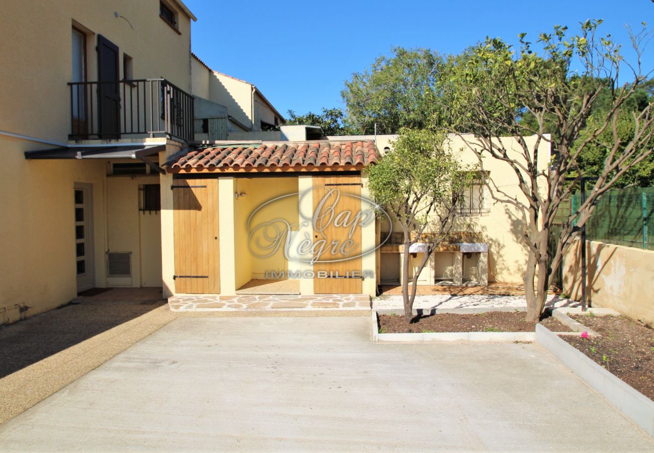 Appartement à Le Lavandou - Appartement duplex vue mer en face de la plage de Cavalière